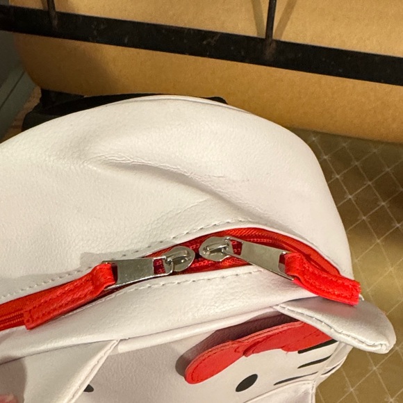 Hello Kitty Mini Backpack - Picture 9 of 10